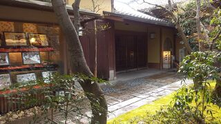 高瀬川沿い。お庭を眺めながらランチ。