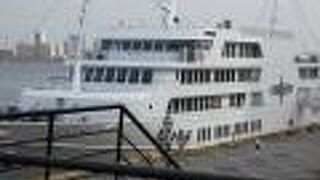 白色の美しい船体