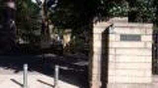 麻布地区の最大の公園です。