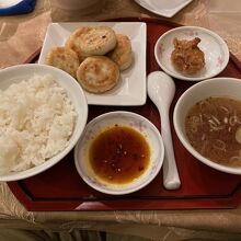 餃籠包定食880円