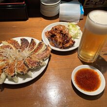 餃子の中と焼肉とビールで乾杯！