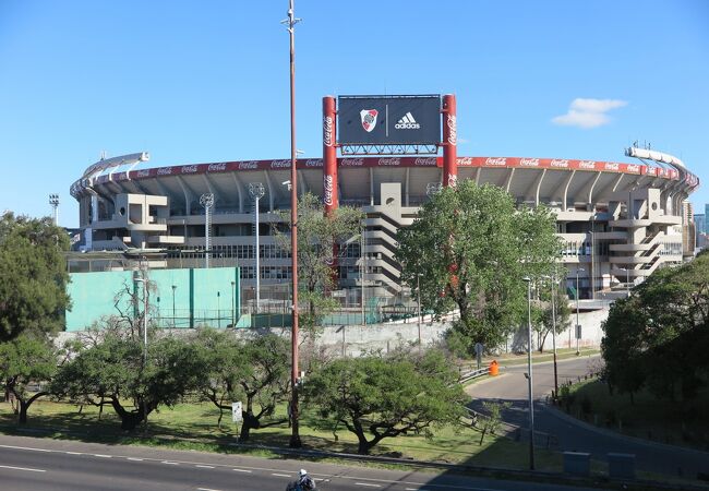南米の名門フットボールチーム River Plate のホームスタジアム。通称エル・モニュメンタル