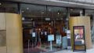 六本木にある劇場です