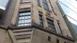 銀座中心街にあってひときわ際風格を感じるビル