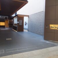 ホテル入り口の様子（大街道商店街直結です）