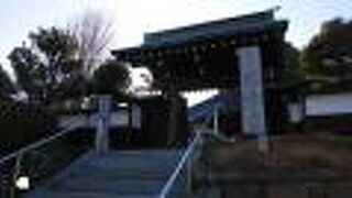 木造の立派な本堂がある寺院