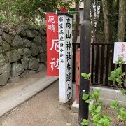 津城跡に隣接する高山神社