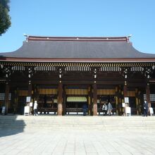 明治神宮の拝殿です。本社殿は、拝殿の奥にあります。