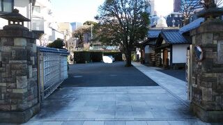 広めの境内を有する寺院