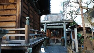 コンパクトだが歴史が感じられる神社