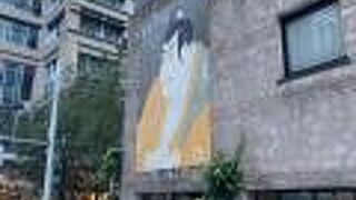 人形発展の記念碑