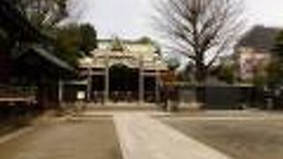 素朴だが、威厳もあり