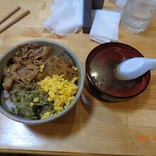 「奄美黒豚パパイヤ丼」旨さは分りません