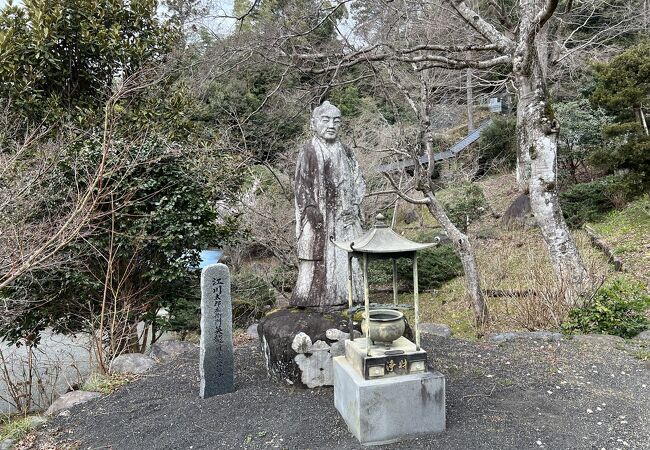 江川家代々の墓がある