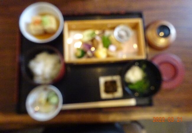 味は悪くないが、サービスに不満