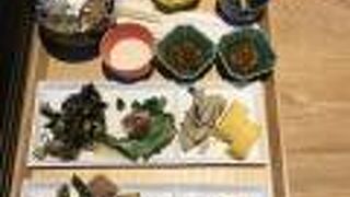 朝食バイキングが食べられます