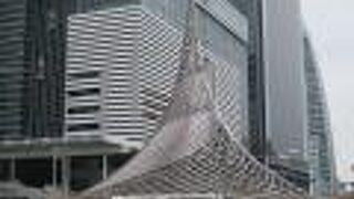 大きなオブジェ