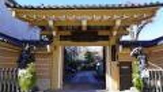 山門の両側に仁王像