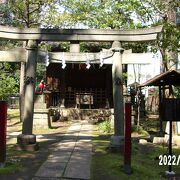 赤坂の氷川神社の境内にあります。