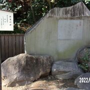 乃木神社の境内にあります。