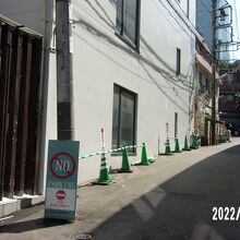 奥にある建物です。