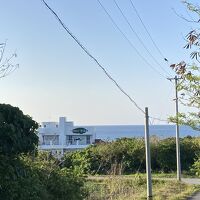 ニシ浜の前にあります。