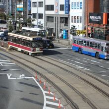 交通量の多いところに電停がある