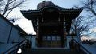 長い歴史と広い境内を持つ寺院