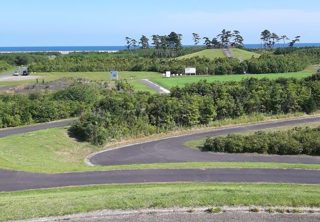 仙台空港近くから阿武隈川河口近くまでの海沿いに造られた復興のシンボルの一つ