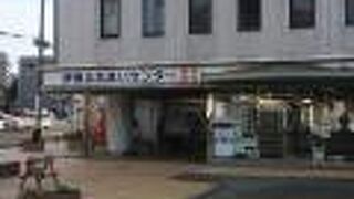 市民交流センターと地元FM局