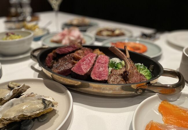 ボリューミーなお肉とアペタイザー