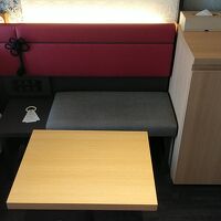 テーブルにイスもあって良いですね。