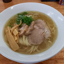 ラーメンの白750円
