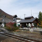 沿線の景色と、駅のお土産も楽しい！