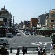 京都の有名な老舗店がしのぎを削っている場所