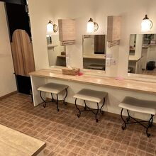 メイクコーナー空いてた