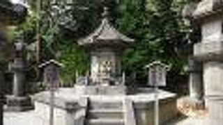 秀忠公が夫婦一緒のお墓なのに、皇女和宮が単独なのは何か特別な意味があるのでしょうか。