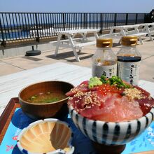 マグロ丼です。