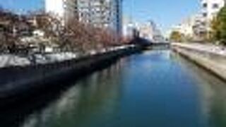 清澄橋で仙台堀川を渡る