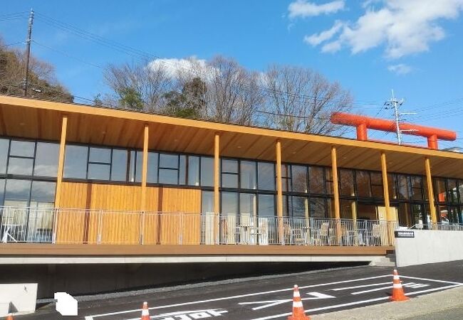 大鳥居の近くにある観光案内所