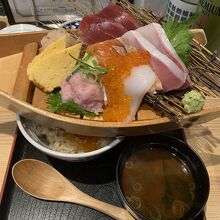 舟盛り丼990円