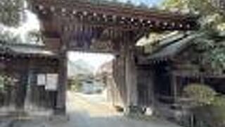 寺院関係者から見てけっこう不便。裏口は？