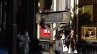 マロニエの木が街路樹として植えられていることに由来する通り