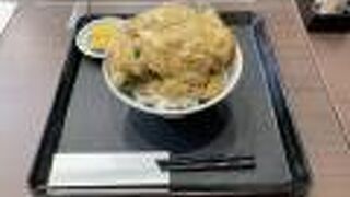 ボリューム満点のカツ丼
