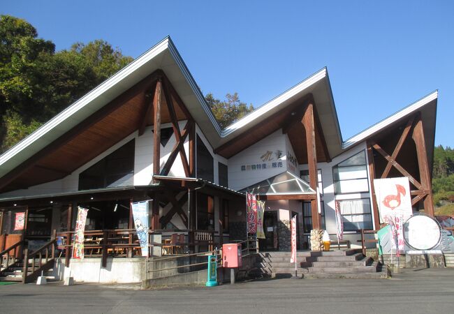 駐車場が狭いです。