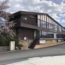 トロッコ列車の亀岡駅。周辺は何もないです。