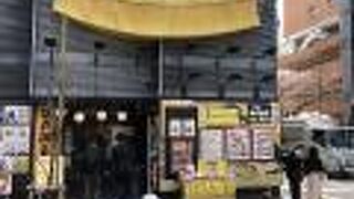 外観がインパクト大のちゃんこ店