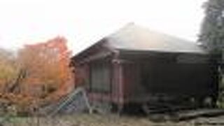 戸が閉められていて、中の様子がまったく見られません。