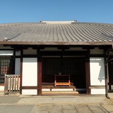 そう大きくないが、雰囲気があるお堂だ