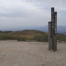 男三瓶山頂上。360°の展望は抜群。